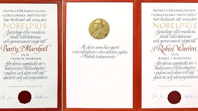 Barry-Marshall-Robin-Warren-Nobel-diplomas-1-640x360