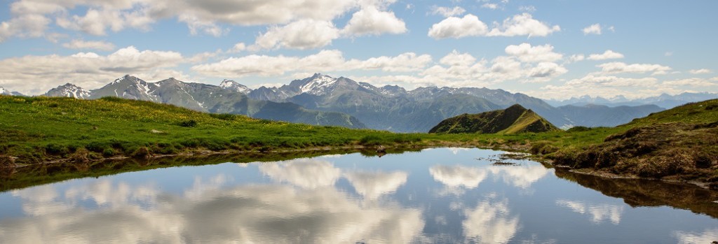 unsplash mountains reflecting in lake cropped