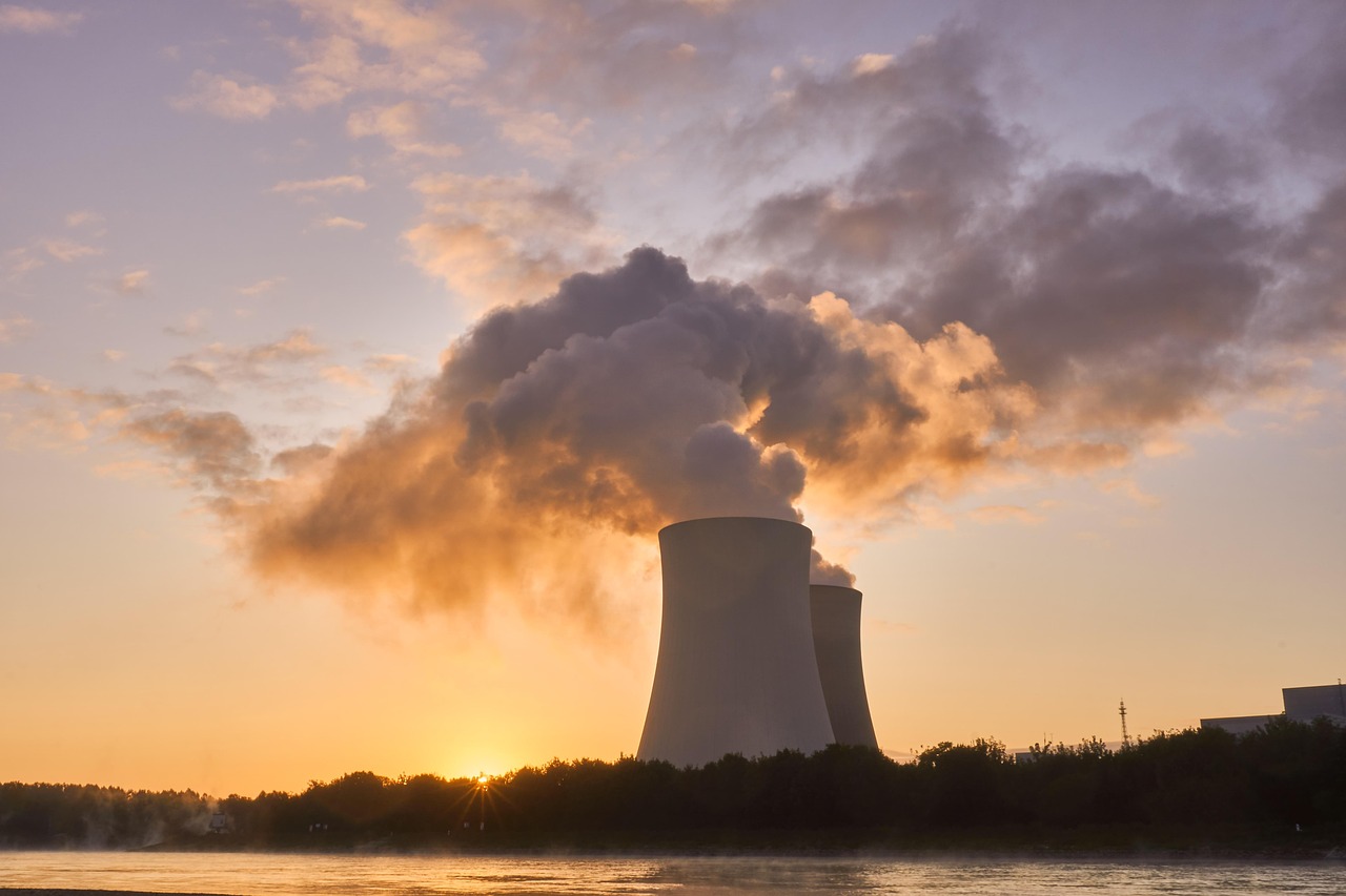 Time to Build Reactors Fueled By Nuclear Waste